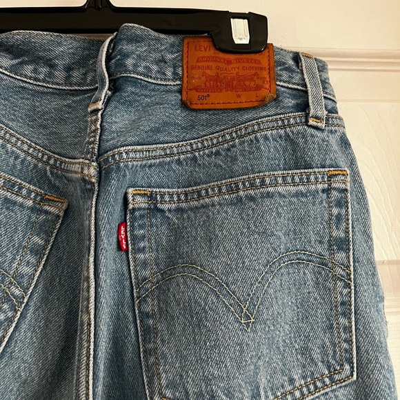 LEVIS RIPPED JEANS - Picture 3 of 3